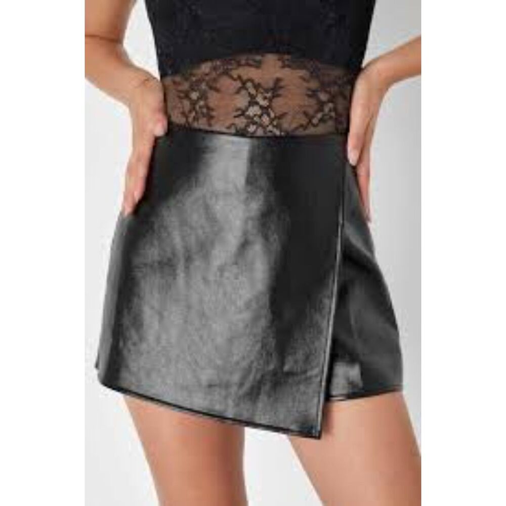 New NWT LuLus Black Vegan Unforgettable Muse Leather Skort L